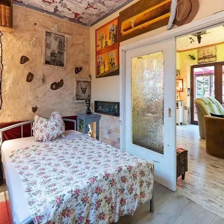 With Garden In Tatil Evi